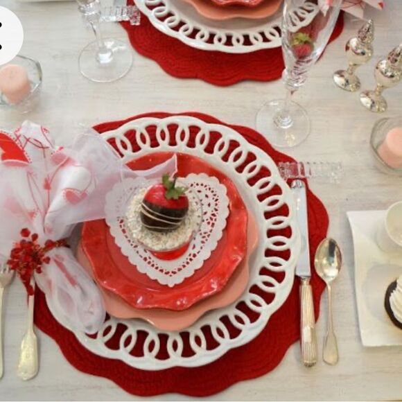 Tango Red Snakeskin Round Pebbled Faux Leather Vinyl Placemat set of 6 - Picture 7 of 8